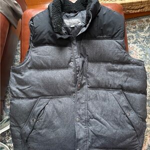 Eddie Bauer Men's Black and Gray Puffer Vest